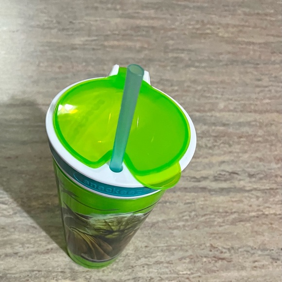 Star Wars 2-in-1 snackeez Yoda cup/snack bowl and straw - Picture 11 of 16